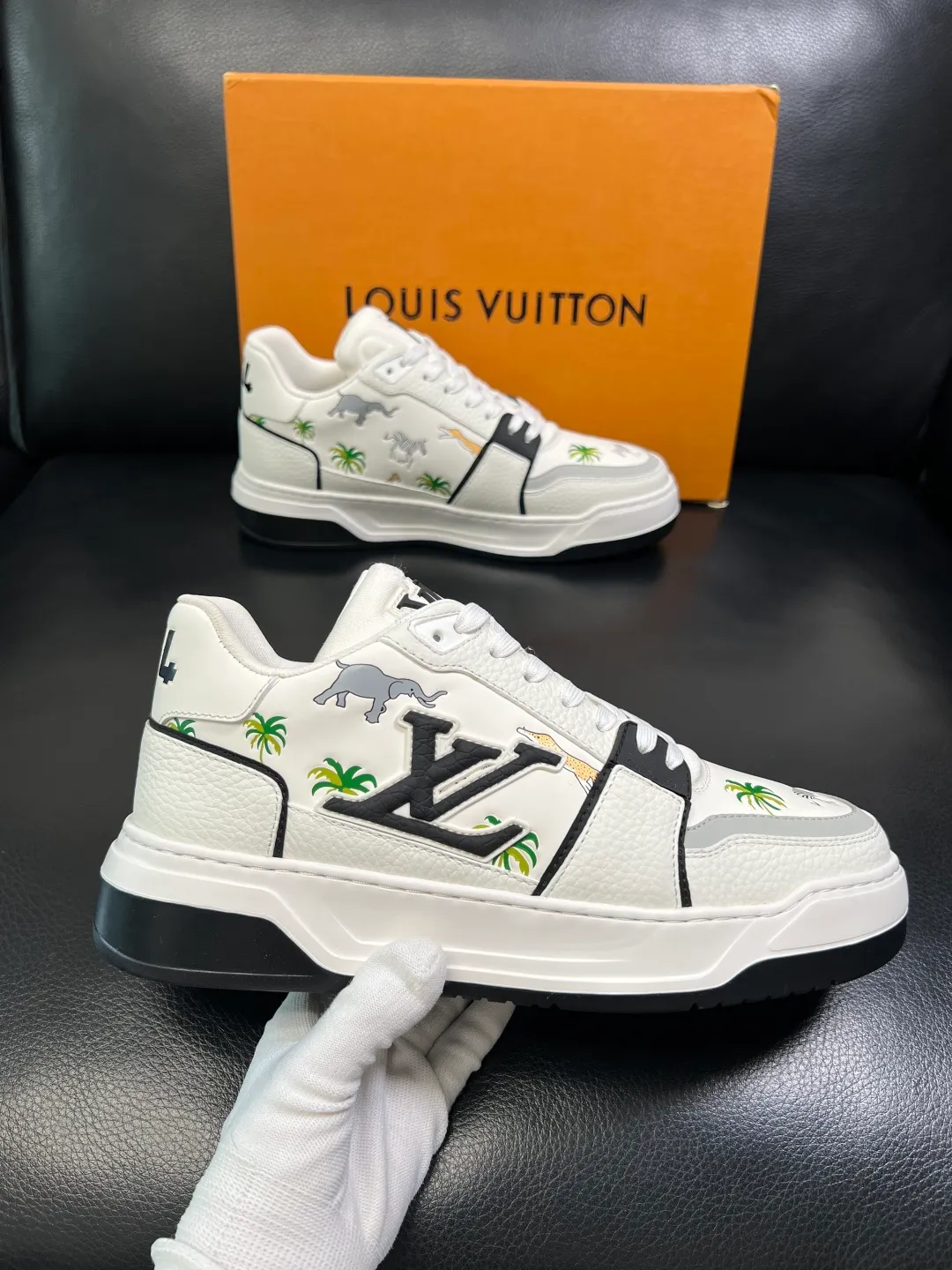 Men's shoes 💰 940 Lv high quality top crafts Louis Vuitton, sports sneakers counter synchronization, uppers imported from Italy, high-quality splicing colorful complex crafts, imported mesh pads soft and comfortable, soles: original soles specially provided by the original factory, T men's shoes 💰U exclusive movable molded soles super comfortable, original factory single goods, code number 39-44 (customized 38 45)